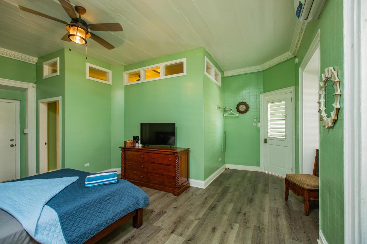 Отель Victoria House Frederiksted Экстерьер фото
