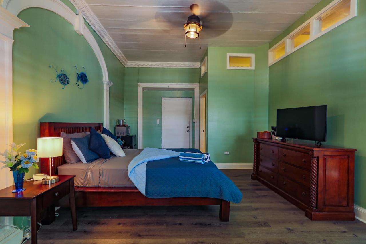 Отель Victoria House Frederiksted Экстерьер фото