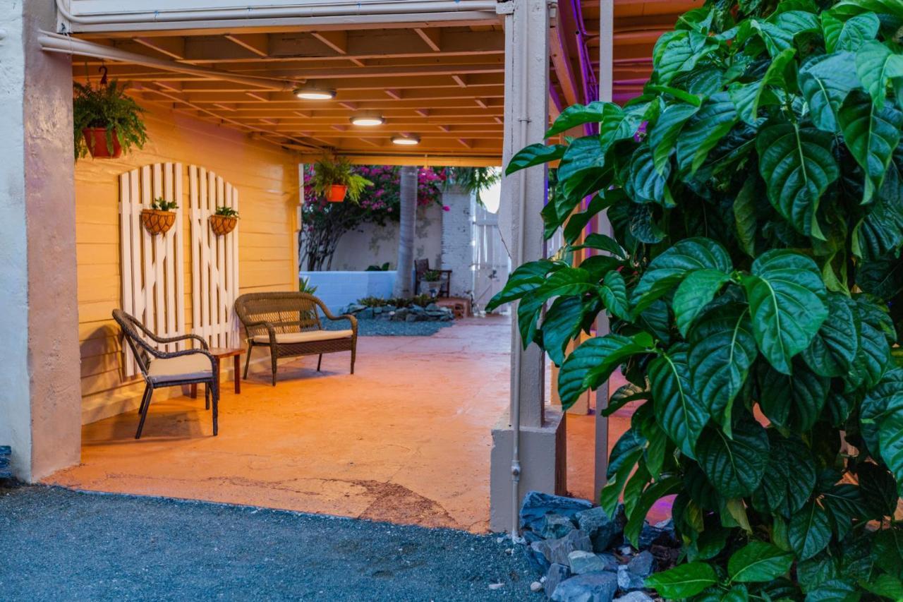 Отель Victoria House Frederiksted Экстерьер фото