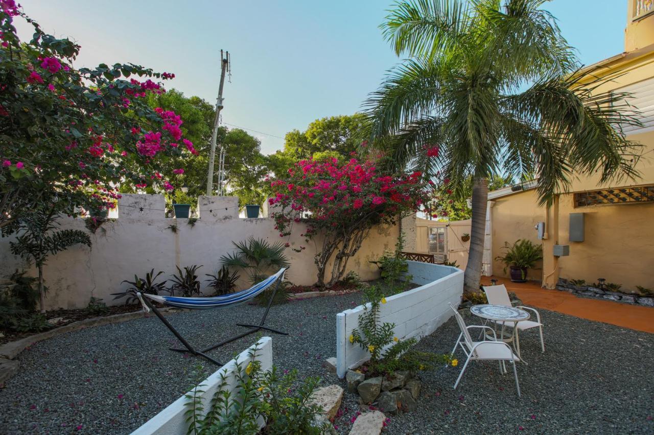 Отель Victoria House Frederiksted Экстерьер фото