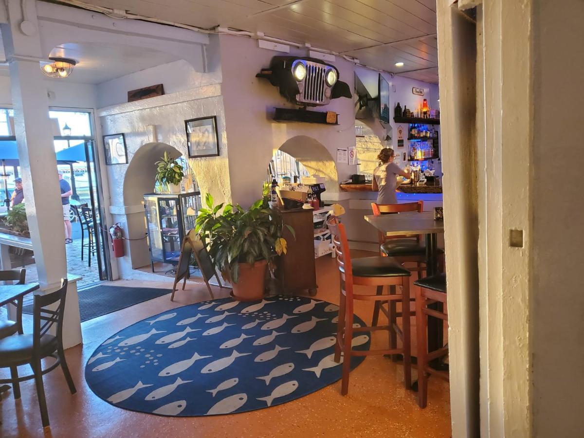 Отель Victoria House Frederiksted Экстерьер фото