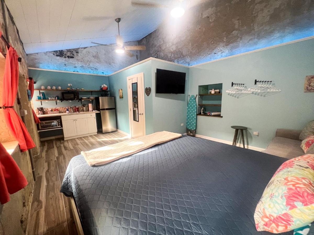Отель Victoria House Frederiksted Экстерьер фото
