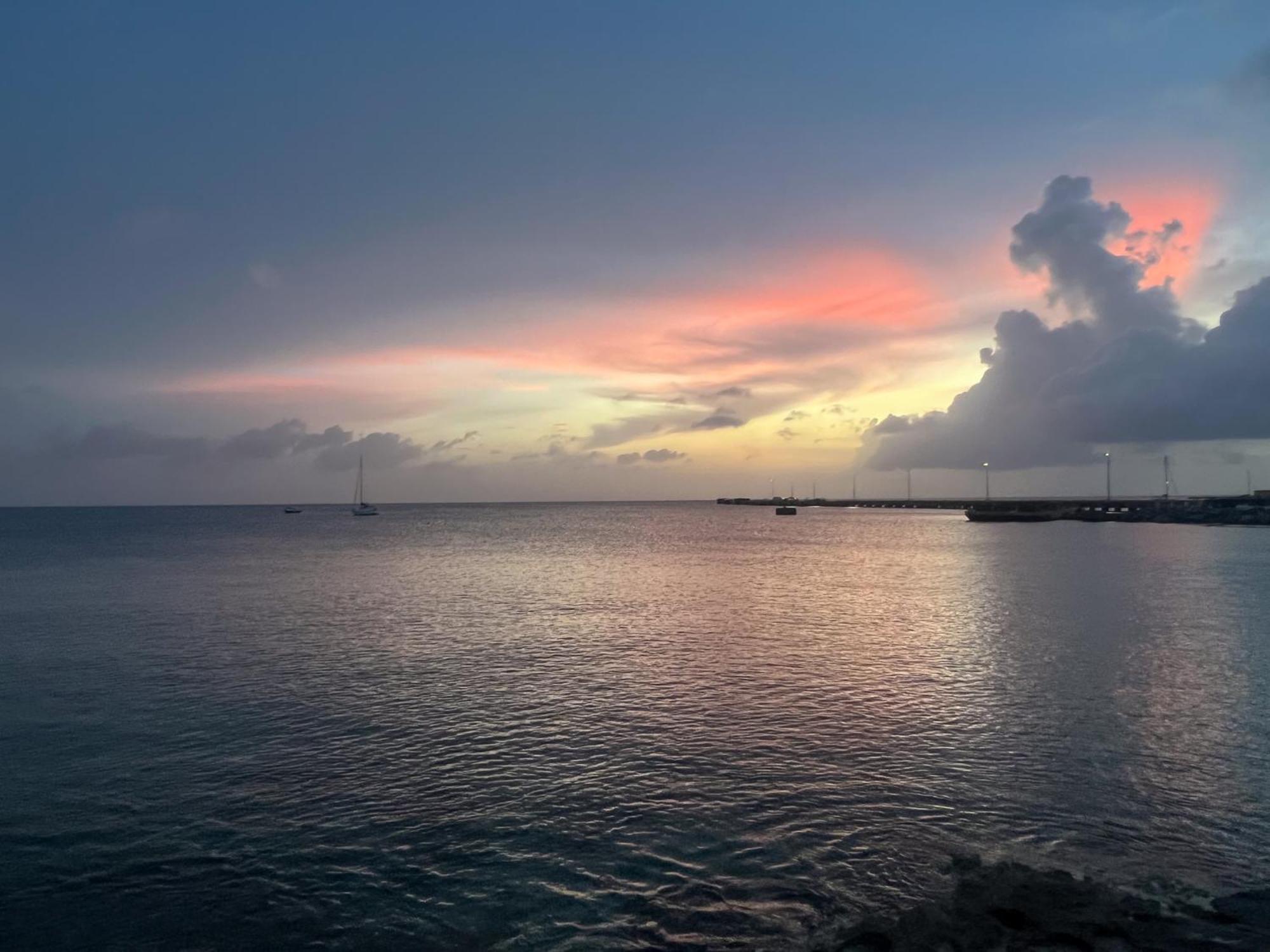 Отель Victoria House Frederiksted Экстерьер фото