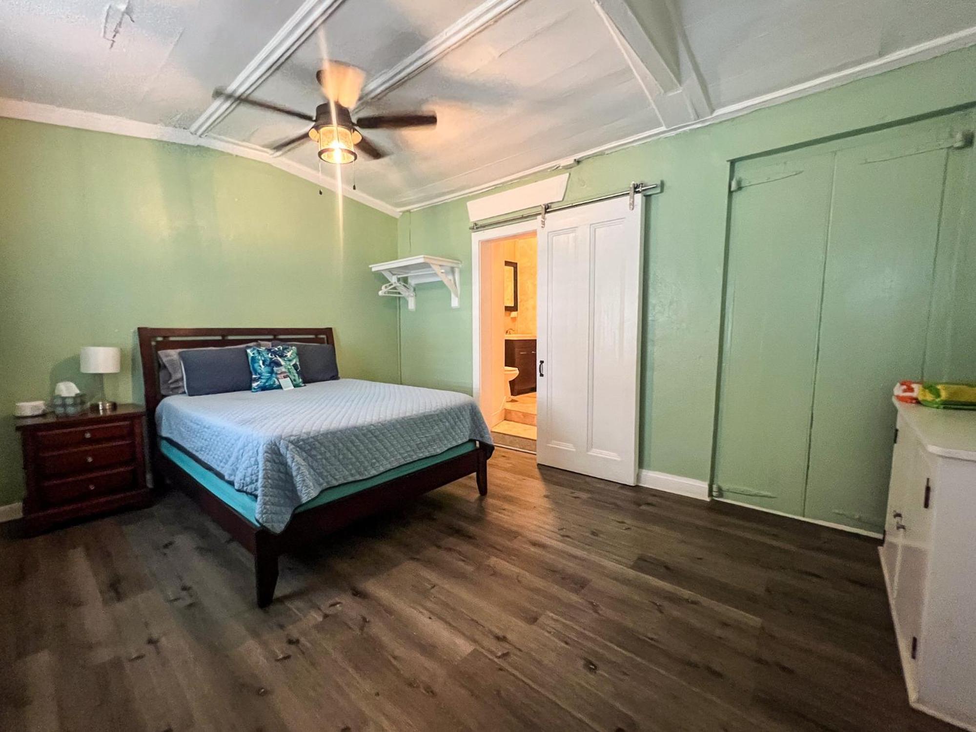 Отель Victoria House Frederiksted Экстерьер фото