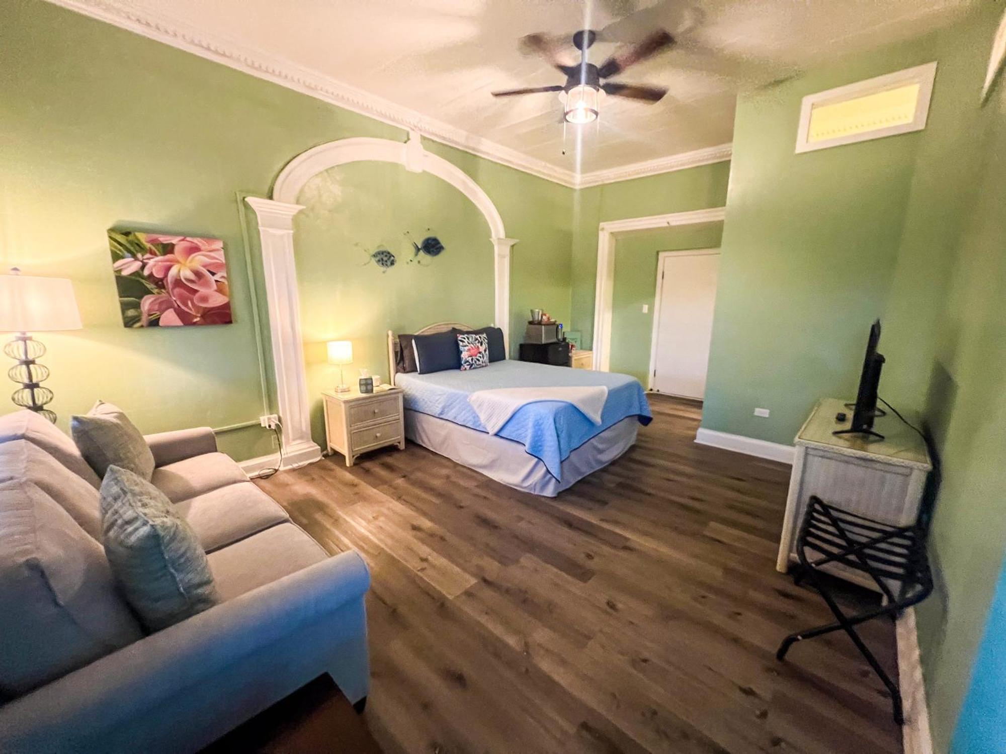 Отель Victoria House Frederiksted Экстерьер фото