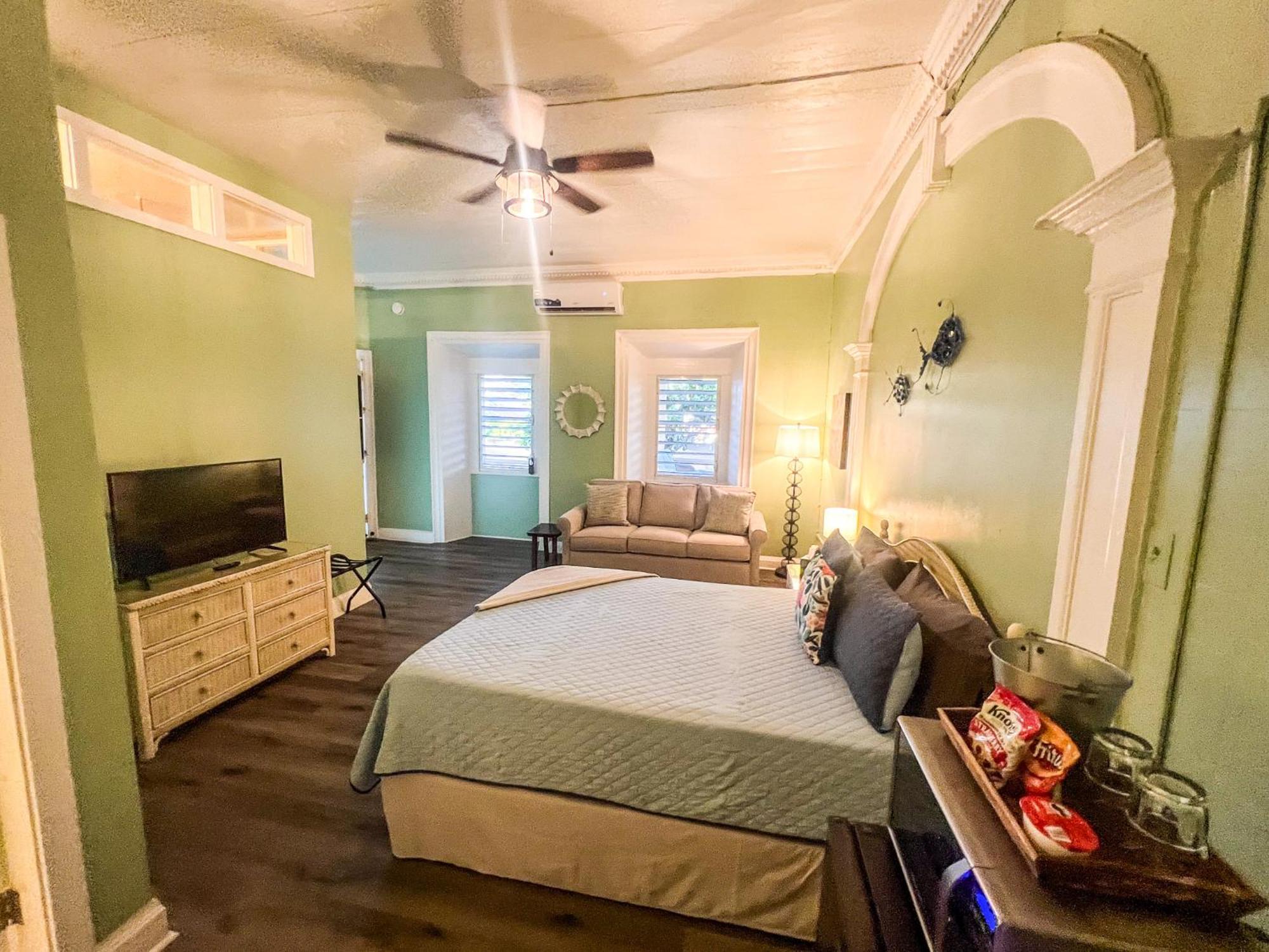 Отель Victoria House Frederiksted Экстерьер фото