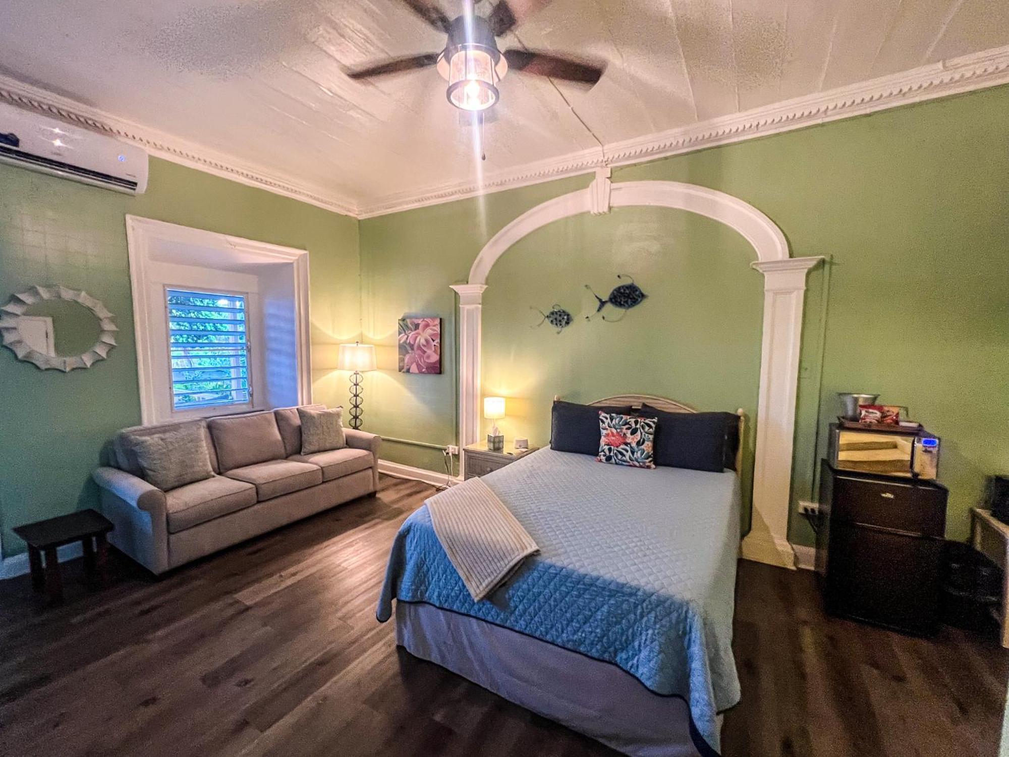 Отель Victoria House Frederiksted Экстерьер фото