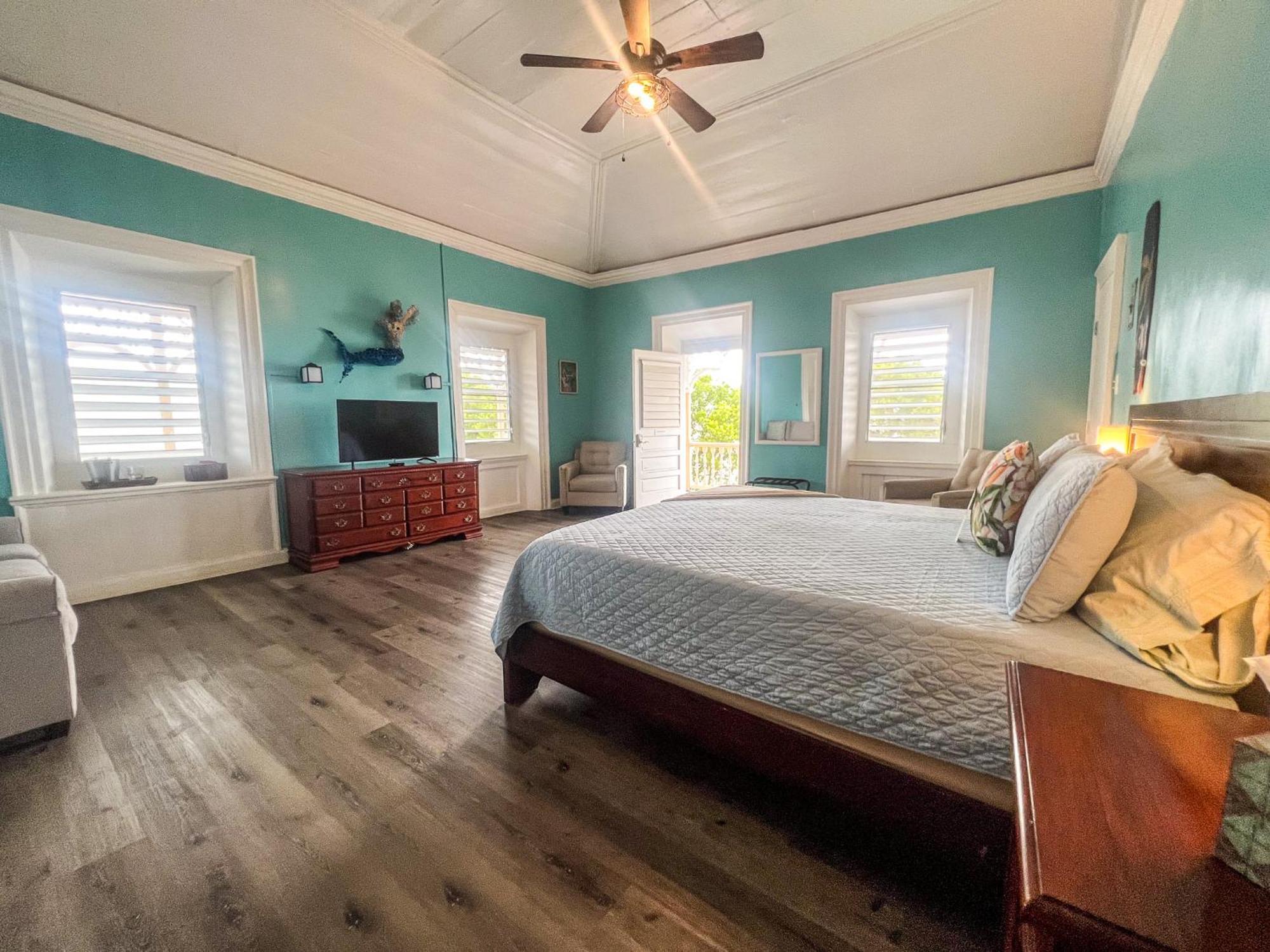 Отель Victoria House Frederiksted Экстерьер фото